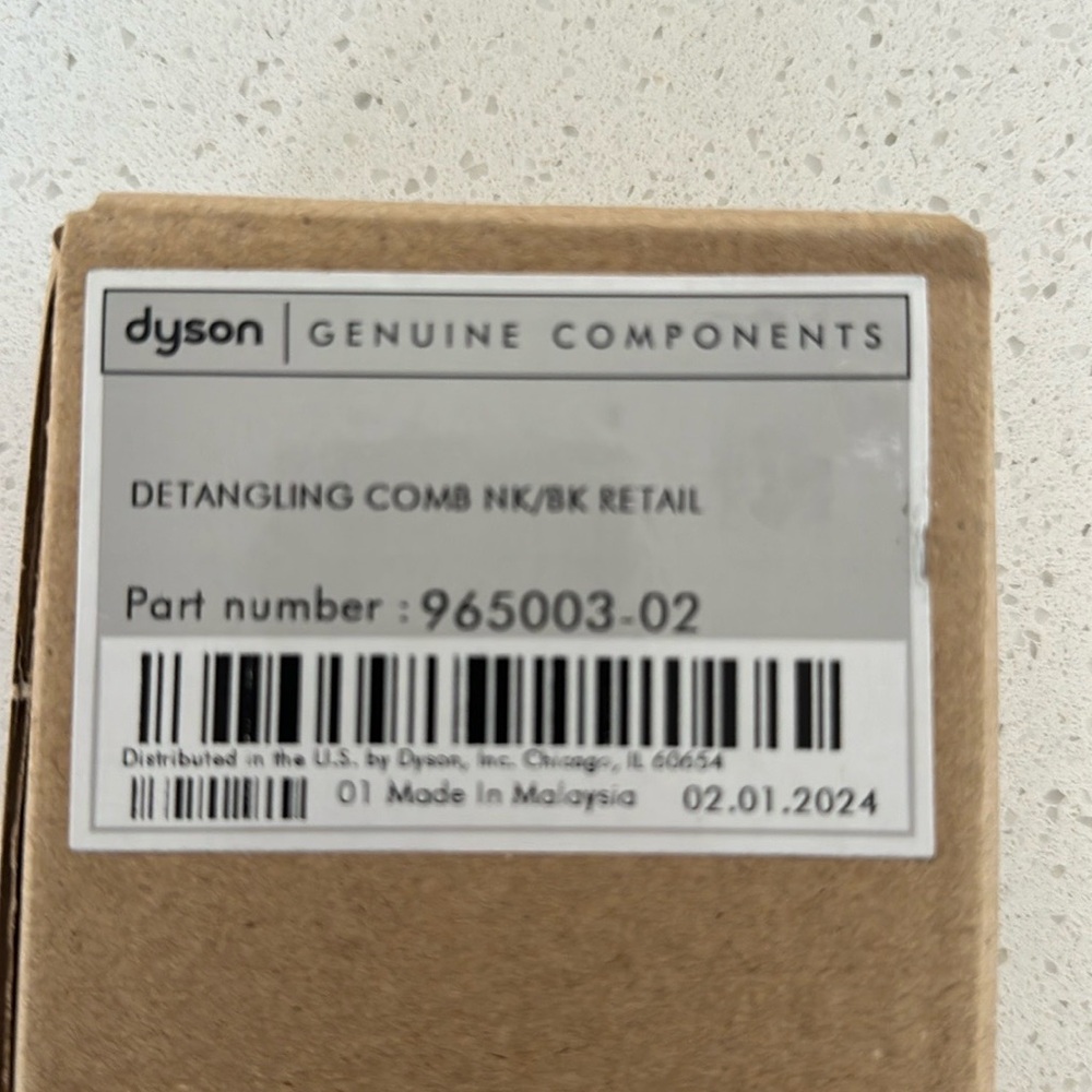 Dyson detangling comb new in box never used
